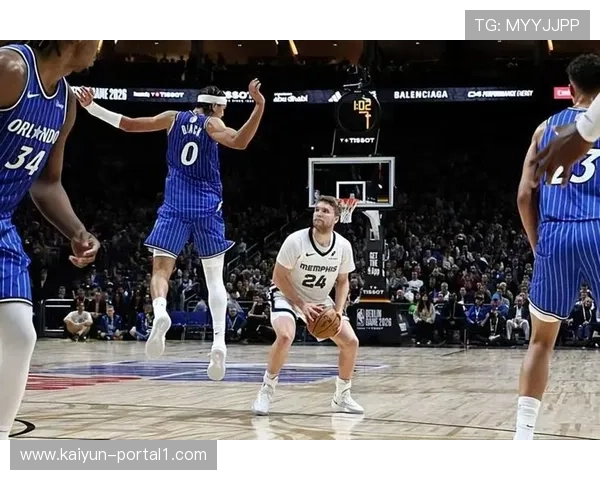 灰熊扎克埃迪篮板控制 前场篮板拼抢未能转化为二次进攻